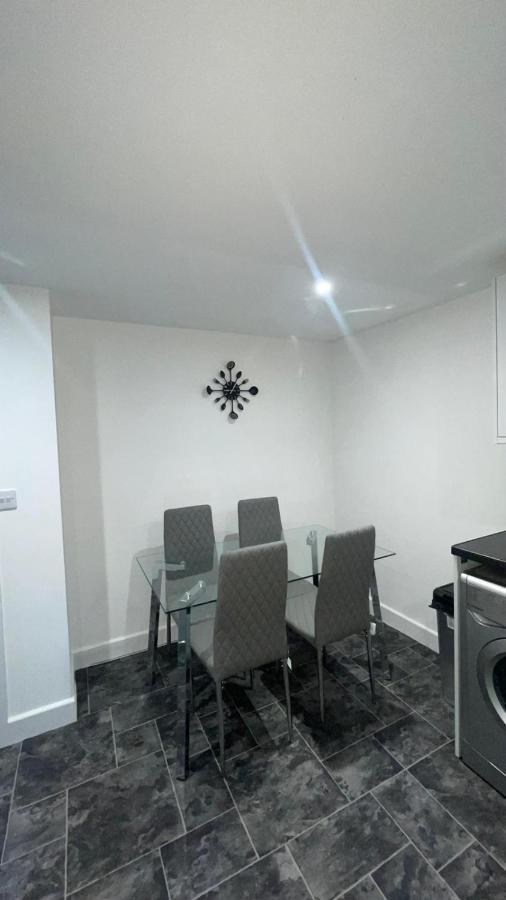 2 Bed Room Luxury Apartment In Old Kent Road ロンドン エクステリア 写真